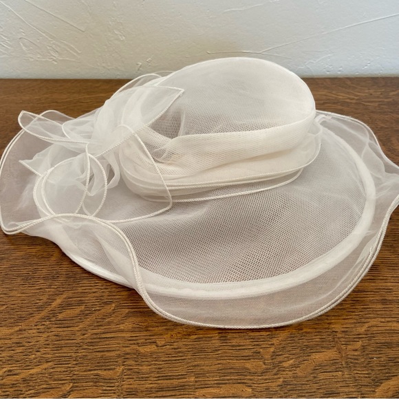 VINTAGE BETMAR NEW YORK TULLE SHEER DERBY FANCY SUN WOMENS WHITE RESORT HAT - Picture 6 of 16